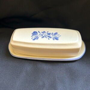 Pfaltzgraff Yorktowne Blue Covered Butter Dish pretty EUC folkart ceramic plate